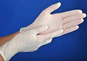 Для вправления выпавшего узла геморроя нужны стерильные перчатки