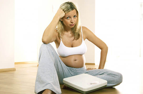 Причиной развития геморроя может стать набор веса во время беременности