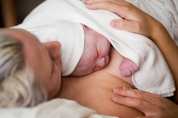 Радость рождения малыша омрачает развитие геморроя после родов
