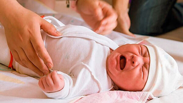 Частые запоры или диарея осложняются выпадением прямой кишки у малыша